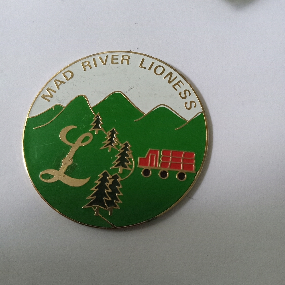 Lioness Mad RiverClub medallion large round